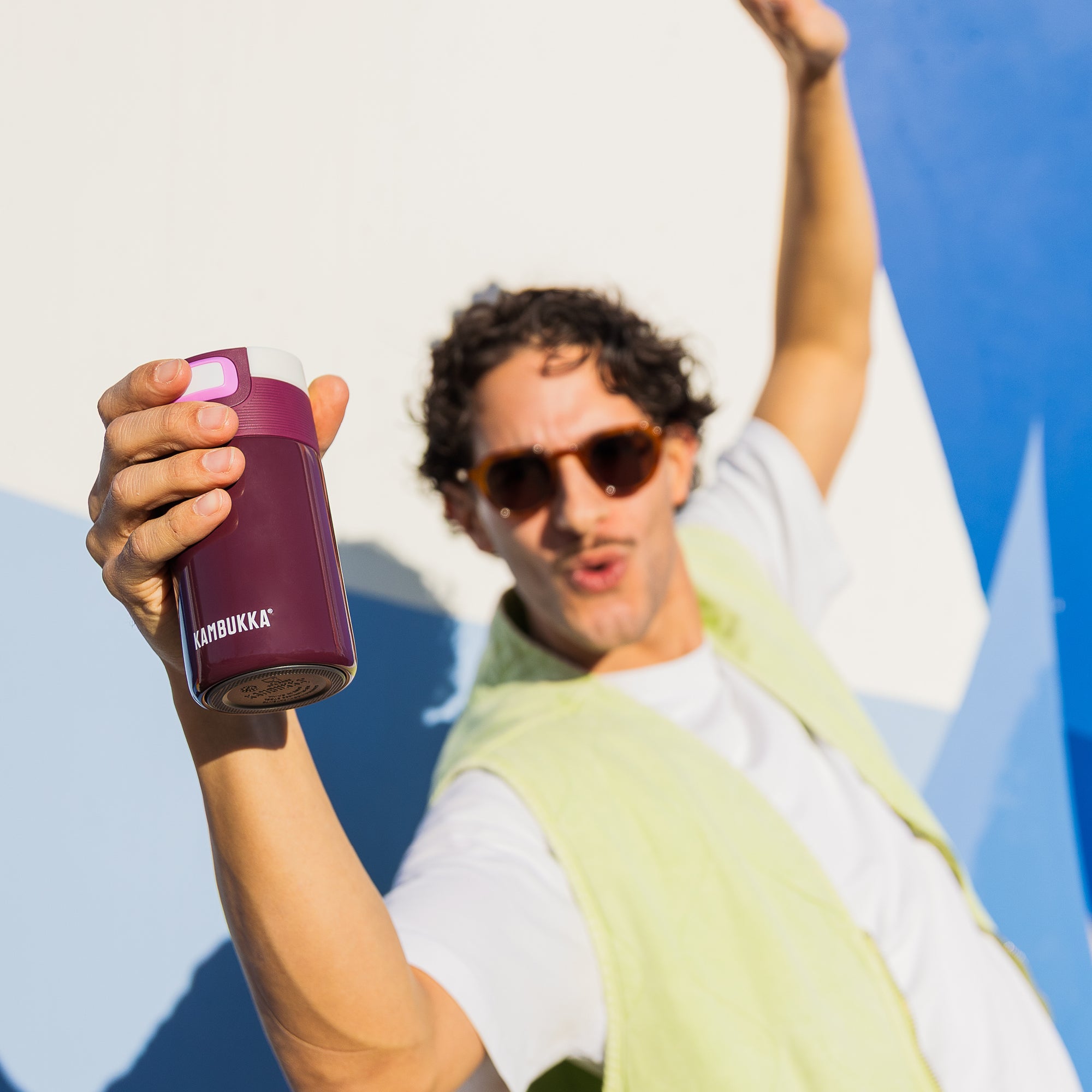 Etna 300 ml Cherry Lacquer | Stylish coffee mug to go | Kambukka